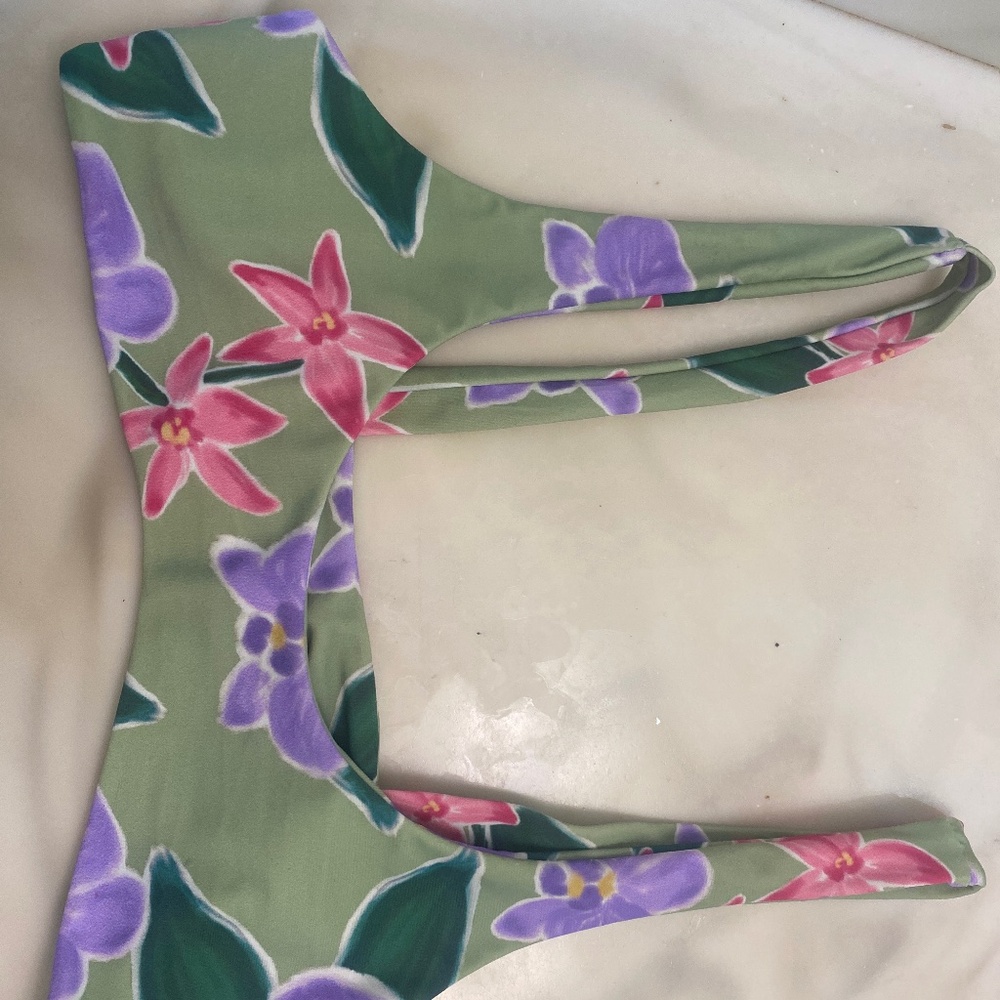 Garden isle top